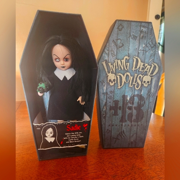 2002 Mezco Toyz Living Dead Dolls \